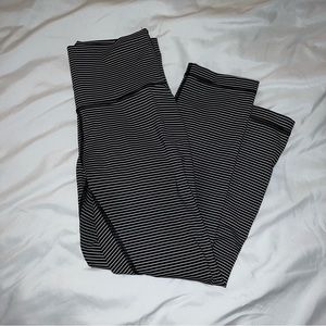 WUNDER UNDER CROP (HIGH-RISE) *LUXTREME 21" Hype Stripe Black White Size: 8